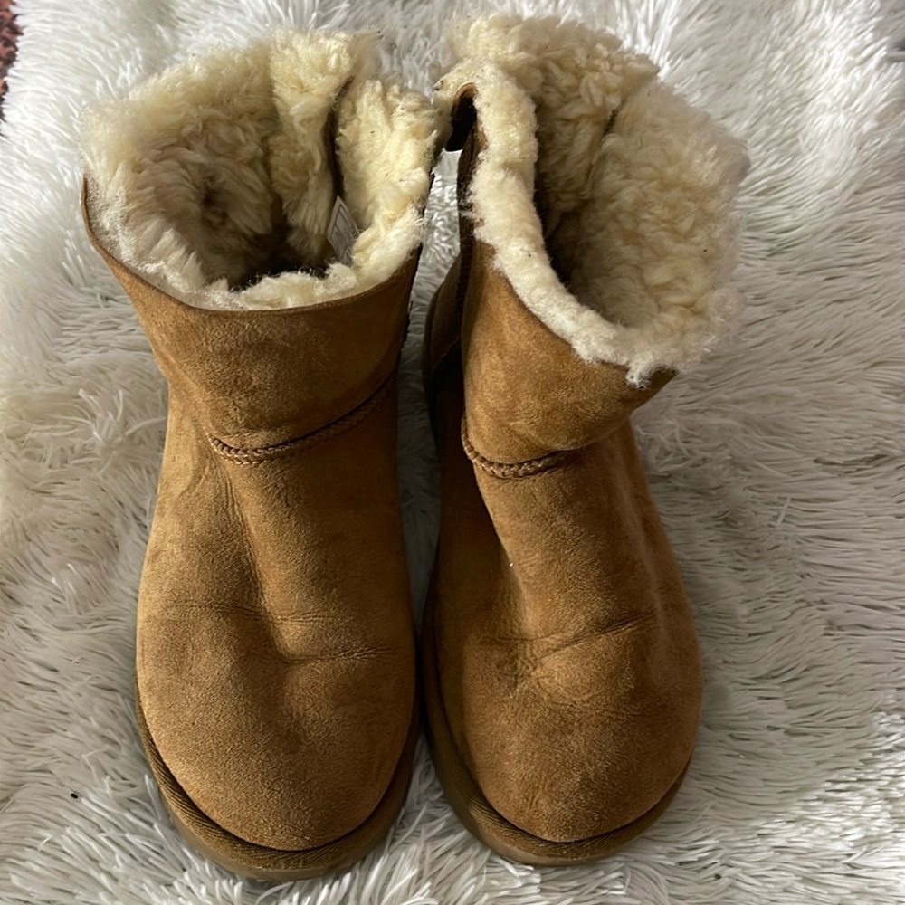 UGG Boots 6 Mini Bailey Bow ll Short Ankle Length Preowned